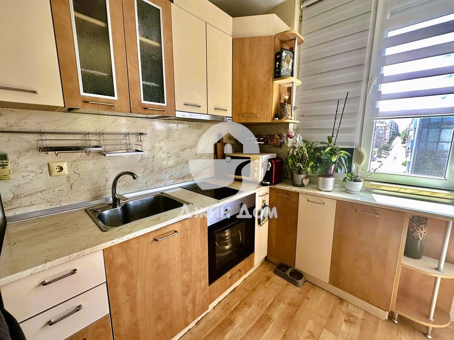 Продава се Двустаен апартамент в Бургас, Център - 45 кв.м за 2976 €/кв.м - Снимка #2