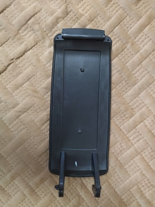 Подлокотник на Ауди а6с5