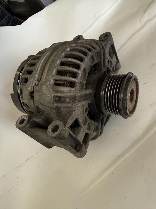 Alternator bosch 06H903016L  Audi a4 b8 140A