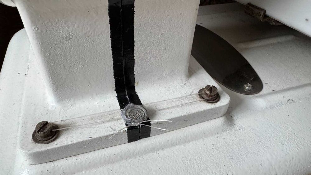 Търговска везна от времето на соца. Запазена и работеща.