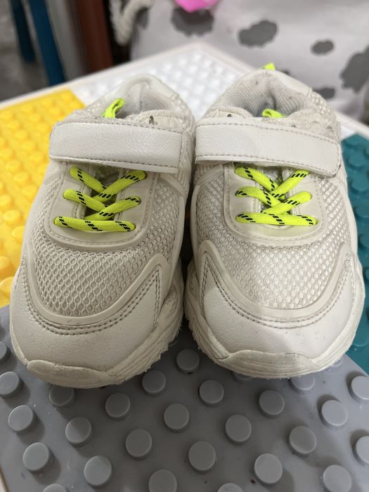 Детские кроссовки