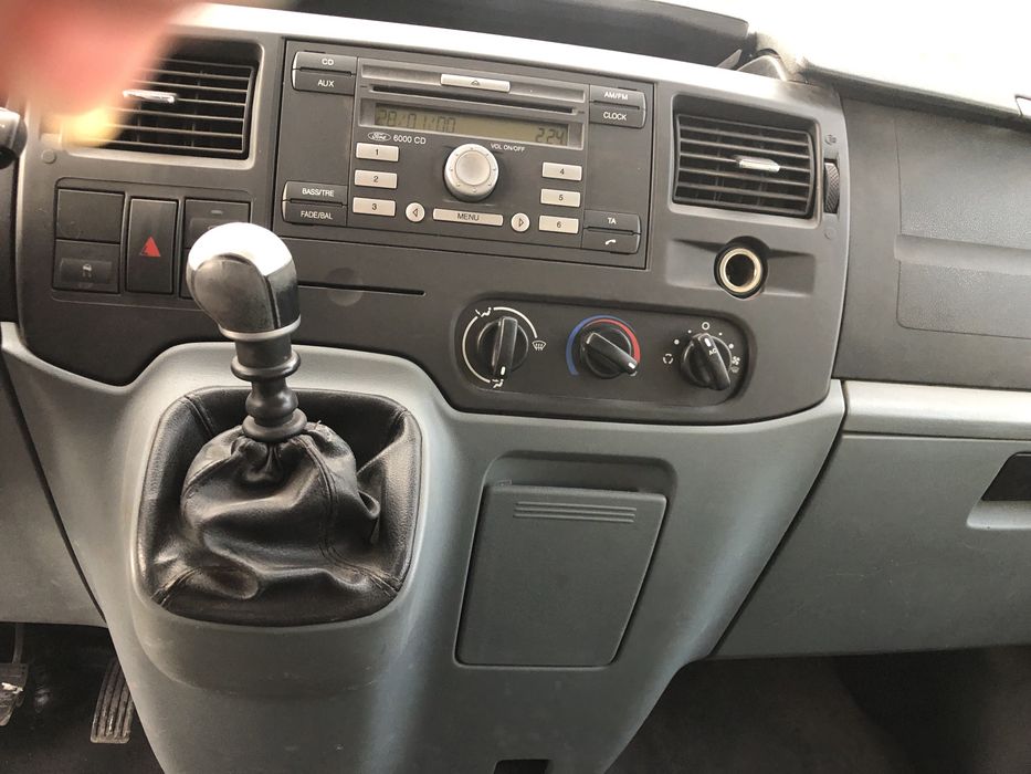 Vand  Ford tranzit  anul 2012 cu rampă functionala cu trlecomanda