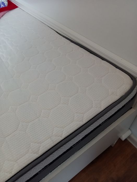 Кровать с матрасом, комод и тумба