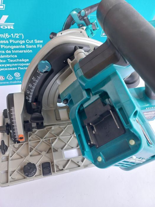 Акумулаторна Циркуляр Makita DSP600Z