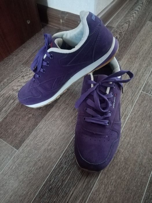 Женские крассовки Reebok.