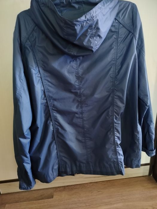 Ветровка женская