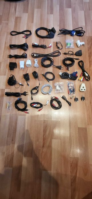 Лот от Кабели,Зарядни и Други