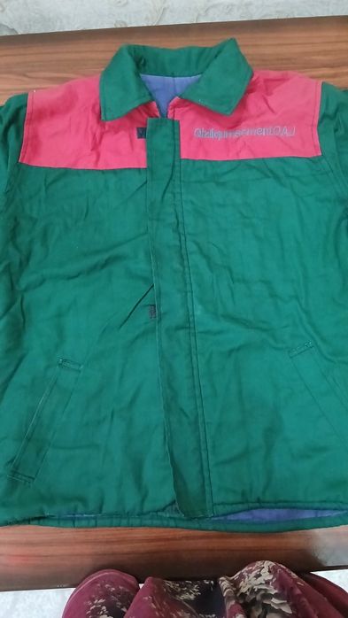 Har xil bushlatlar sotiladi