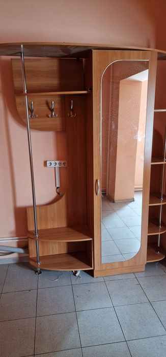 Продам прихожую и стол с приставкой
