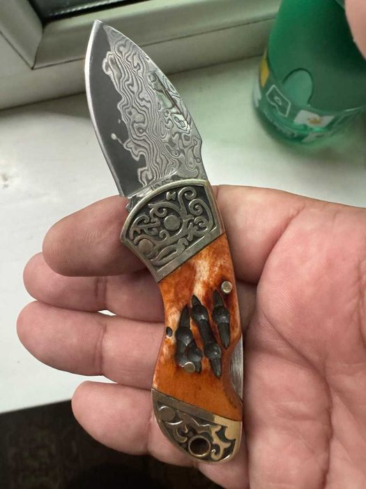 Damashq po'latidan yasalgan yig'ma pichoq