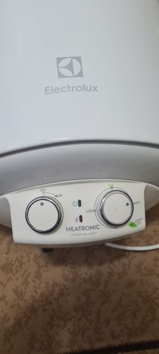 Водонагреватель Electrolux EWH 80 Quantum Pro белый