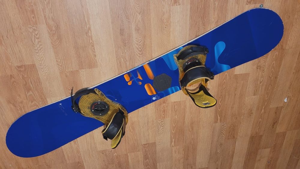 Placa snowboard Burton 152 cu legaturi Burton și boots Burton 42