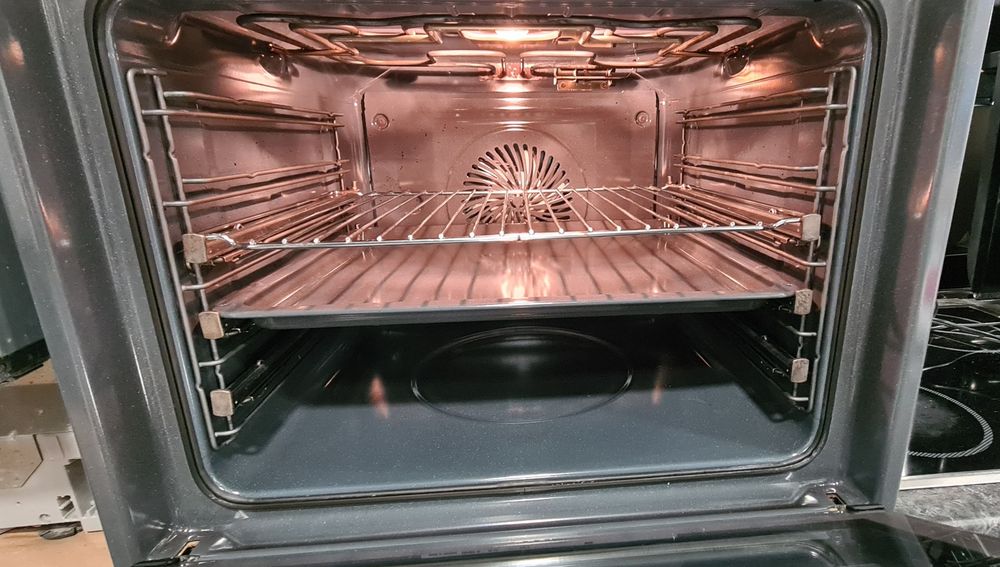 Мултифункционална фурна за вграждане 74л - AEG EE3013021M