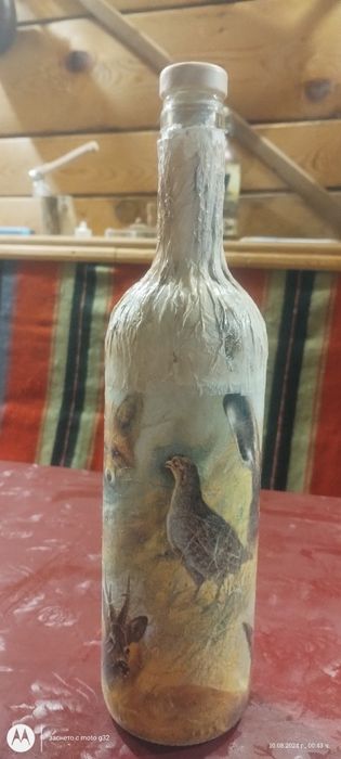 Стъклена бутилка с декупаж