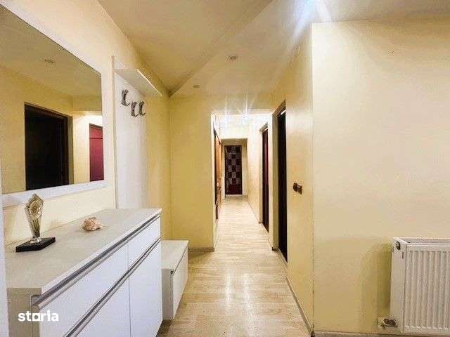 Apartament 3 camere decomandat 82,83 mp +boxa de 4,5 mp zona Esplanada