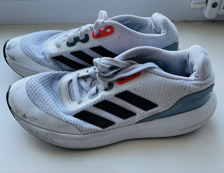 Детский ботинки кроссовки тапочки .