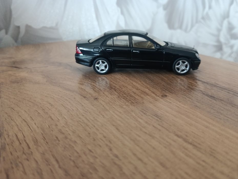 Мерседес в масштабе 1:43