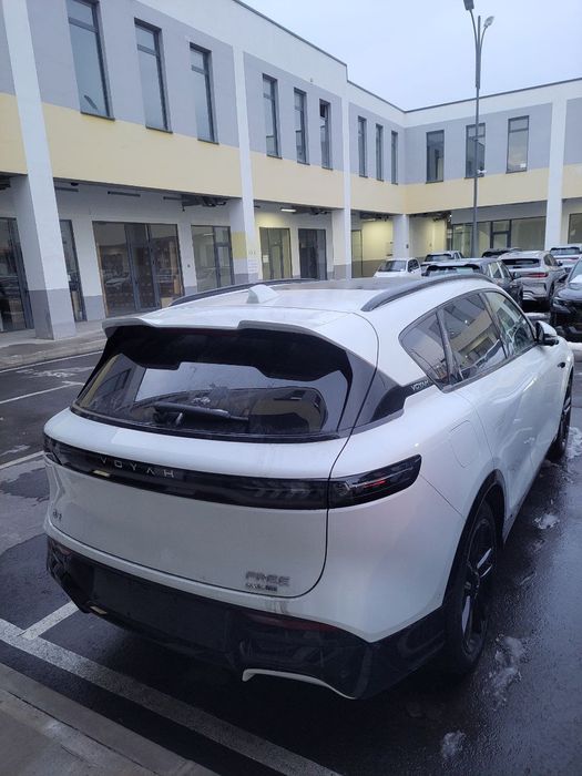 VOYAH FREE full gibrid Apollotech 318 talik