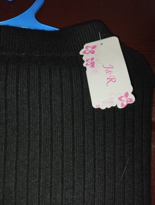 Yubka Xitoy  hali yangi. 46 razmer. Tizzadan sal pasroda turadi.140min