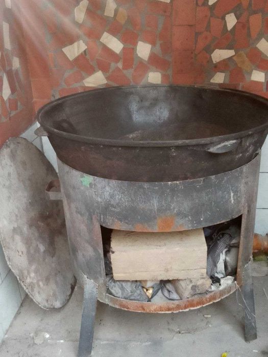 Чуяндан (чугун) тайёрланган 35 литрлик козон учок билан сотилади