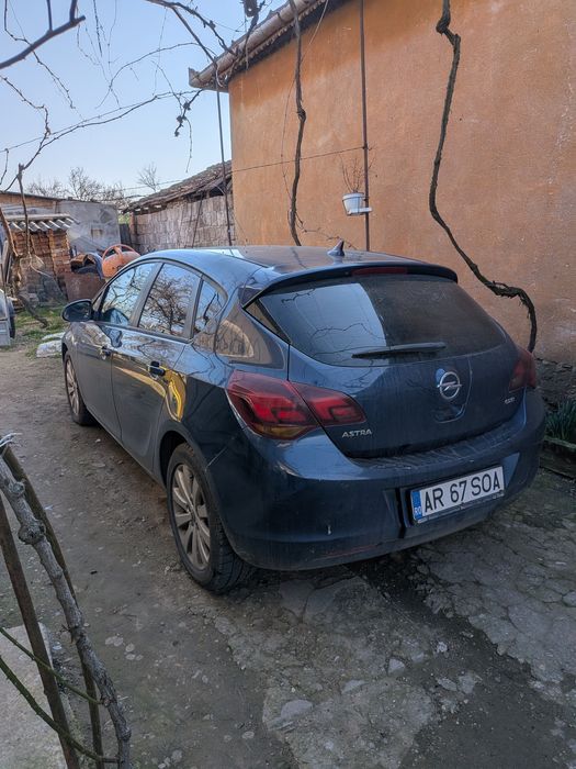 Opel Astra J 2010 1.7 Diesel Necesita reparatie EGR