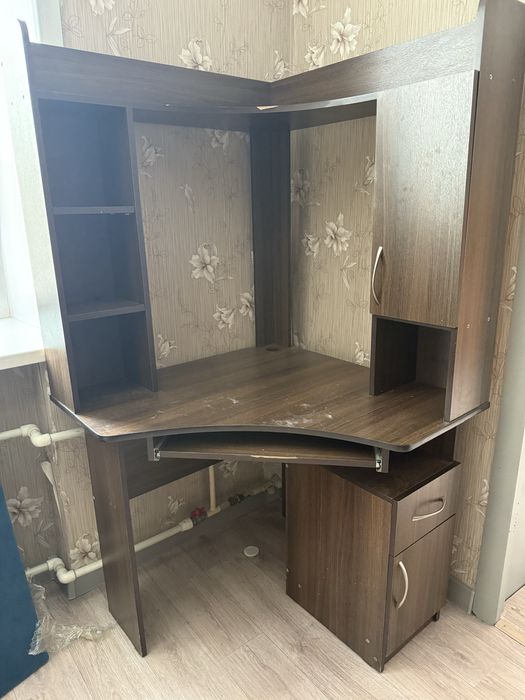 Продам компьютерный стол