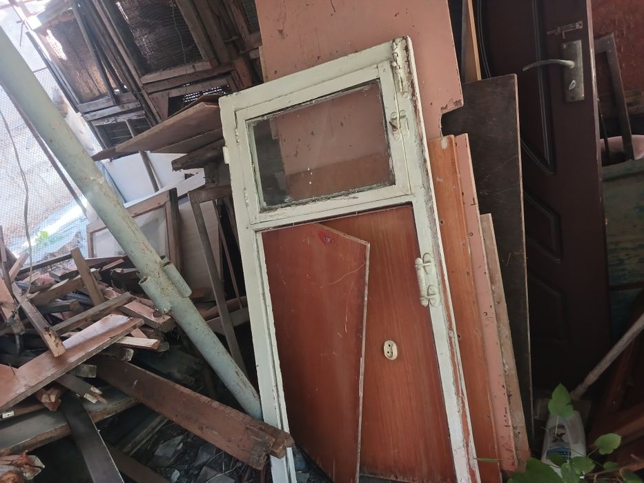 Утин бор. Есть дрова рамы, двери..