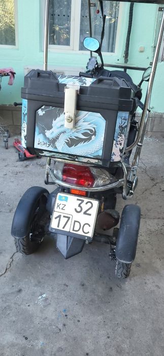 Скутер  ,трицикл