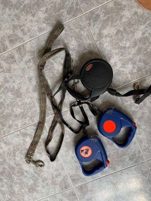 Продавам автоматични нашийници за куче,два от тях са с крушка