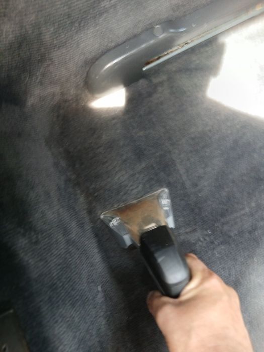Curatat tapiteri auto