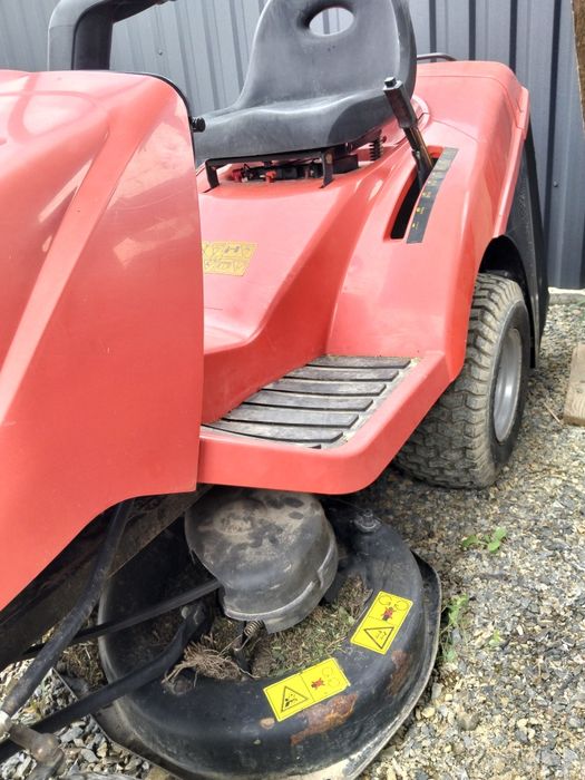 Tractor pentru tuns gazon