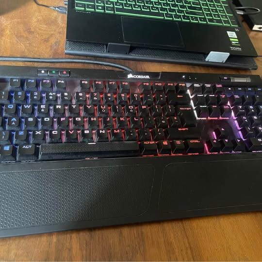 Механична геймърска клавиатура Corsair K70 RGB MK.2