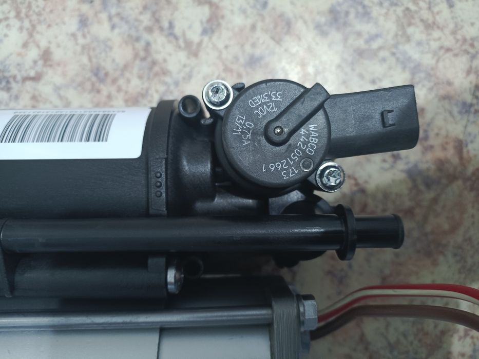 Компрессор пневмы Мерседес W212 W218 CLS