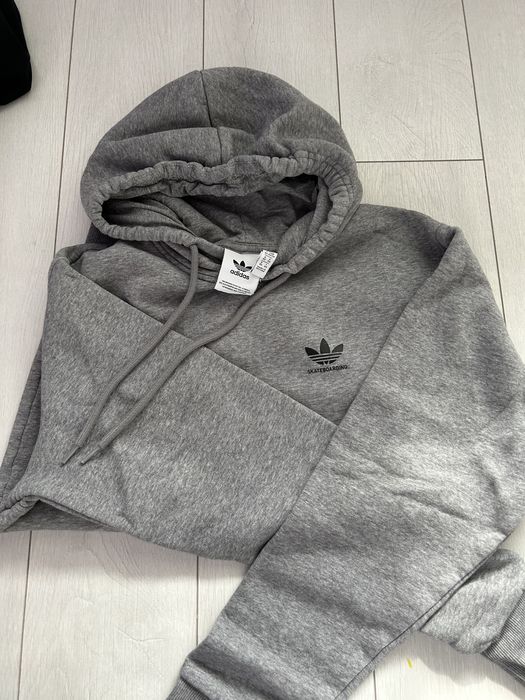 Adidas горнище hoodie