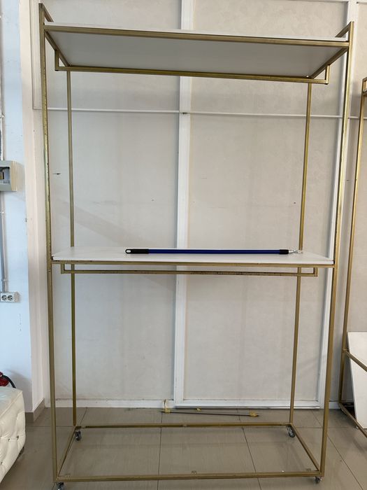 Стойка для одежды