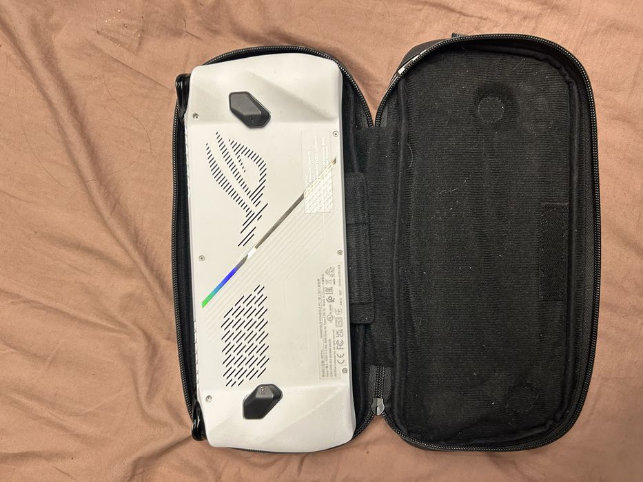 Consolă portabilă gaming ROG ALLY Z1 512GB  2 200 lei Prețul e negociabil