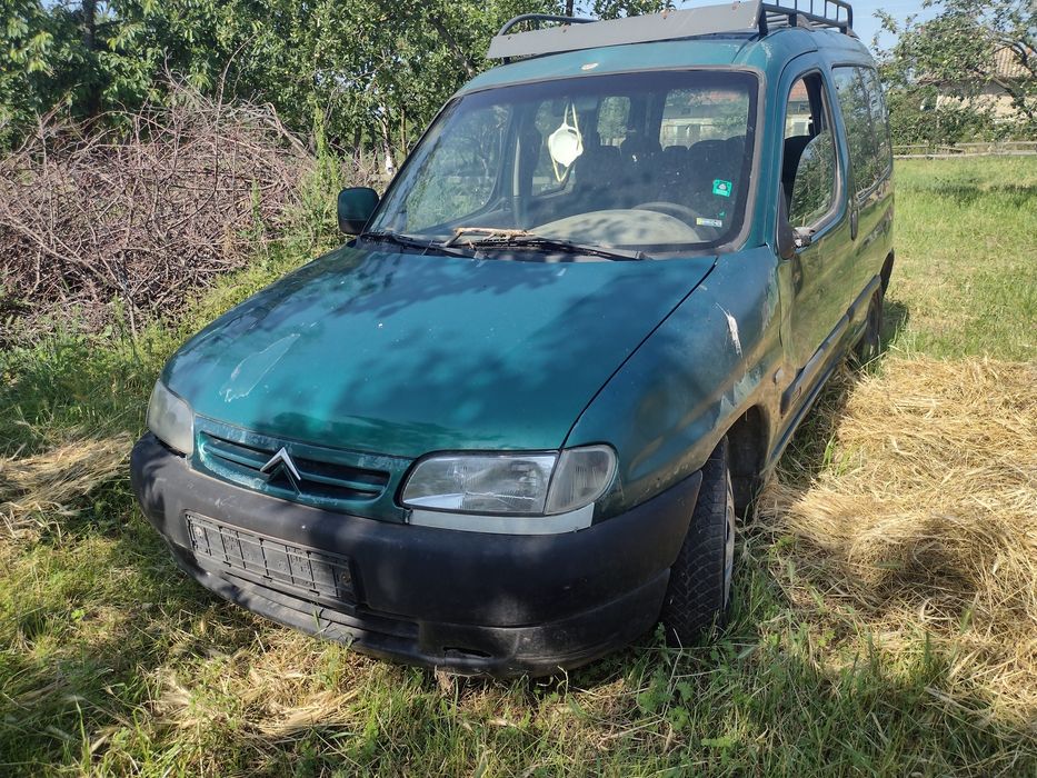 Продавам citroen berlingo 2,0 HDI на части