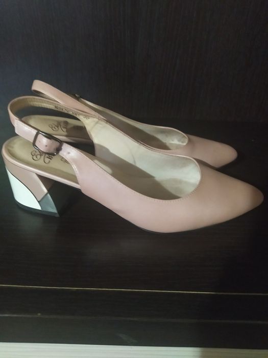 Продам женские босоножки