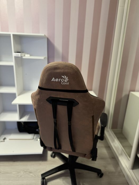 Игровой стол с игровым креслом