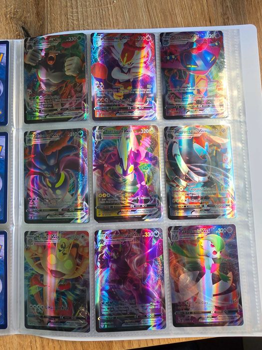 Голяма колекция Pokemon карти с албум за тях
