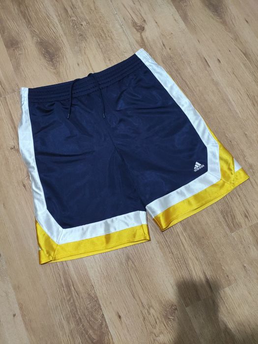 Pantaloni scurți Adidas mărimea S
