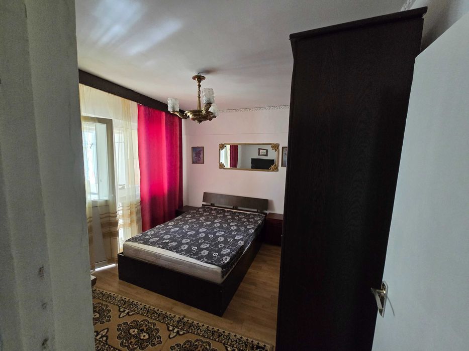 Apartament de inchiriat 3 camere zona Lapus centrala