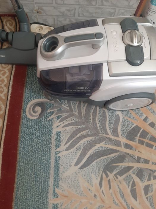 Продам пылесос VITEK.