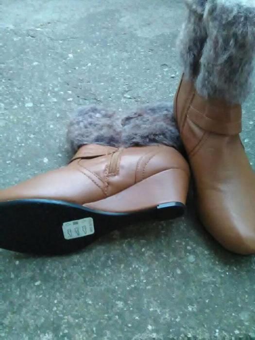 Чисто нови дамски боти