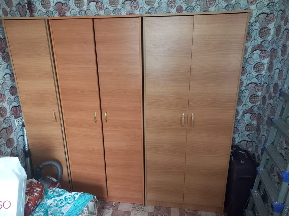 Продам 2 шкафа и кровать б/у
