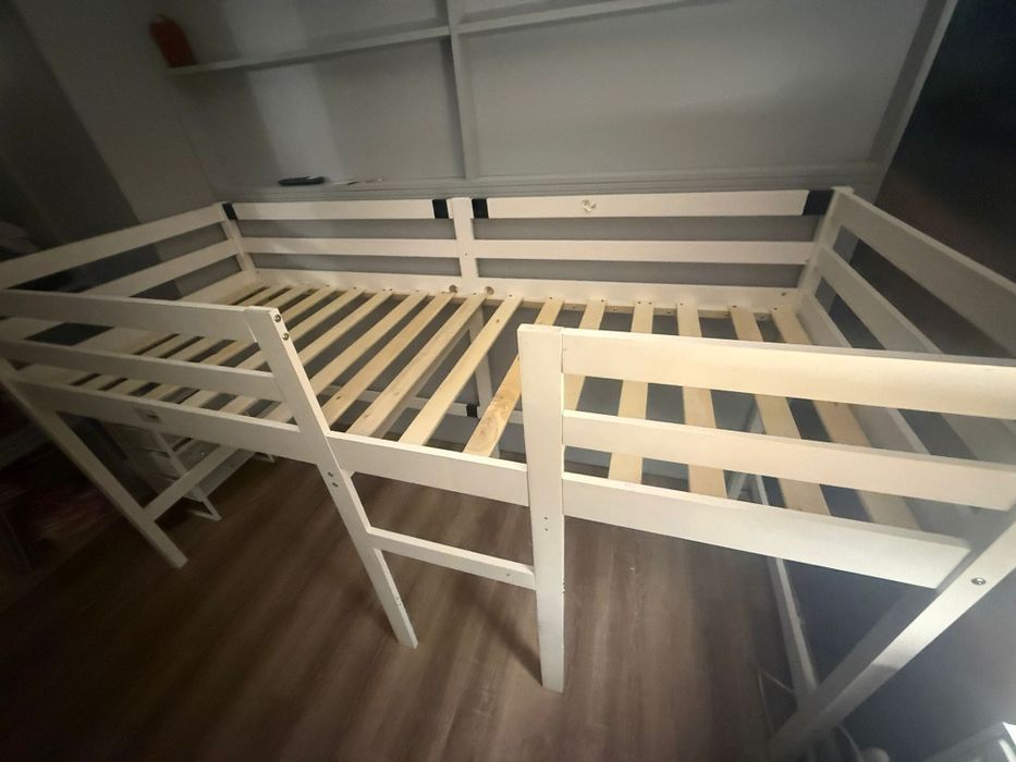 Pat copii supraetajat