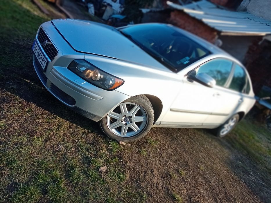 Продавам VOLVO S40 1.6 2006г.Може да не се прехвърля волво  с40