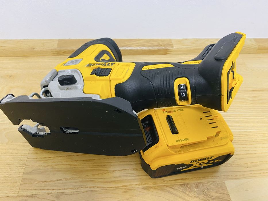 Dewalt pendular DCS 335