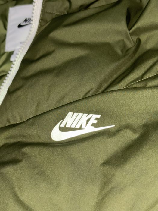 Продам оригинал Nike куртку