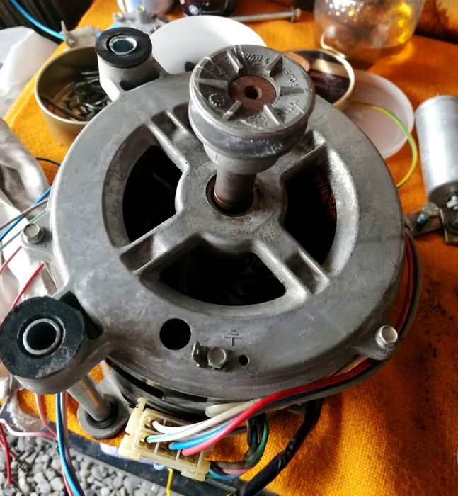 Motor electric 220 V.